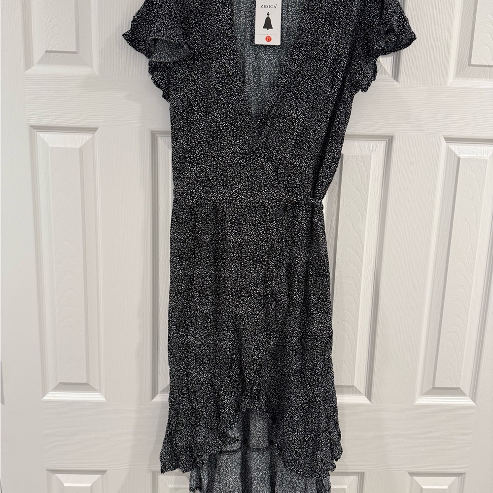 Zesica Women Black & White Floral Printed Wrap V-Neck Flutter Short Sleeve Dress